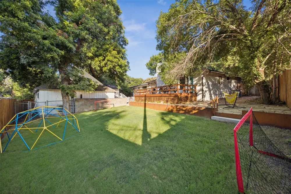 1657 Nob Hill Road Dallas, TX 75208