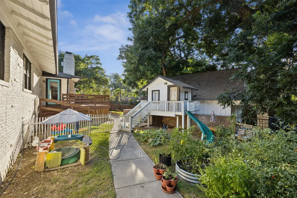 1657 Nob Hill Road Dallas, TX 75208