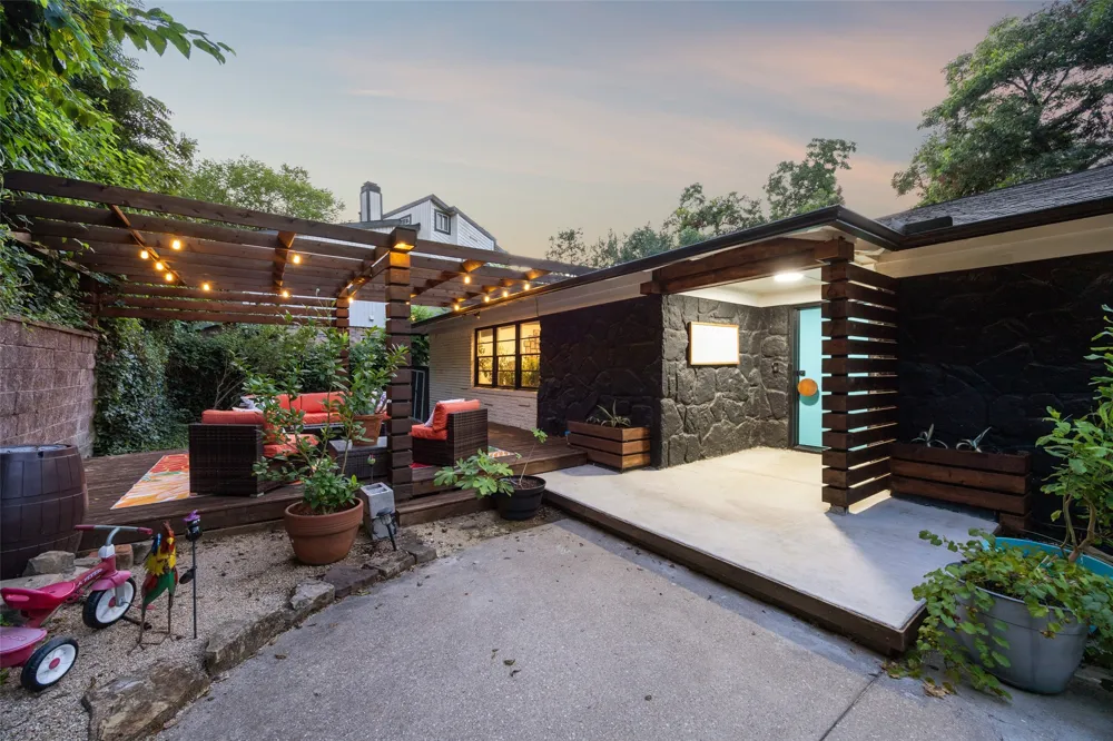 1657 Nob Hill Road Dallas, TX 75208