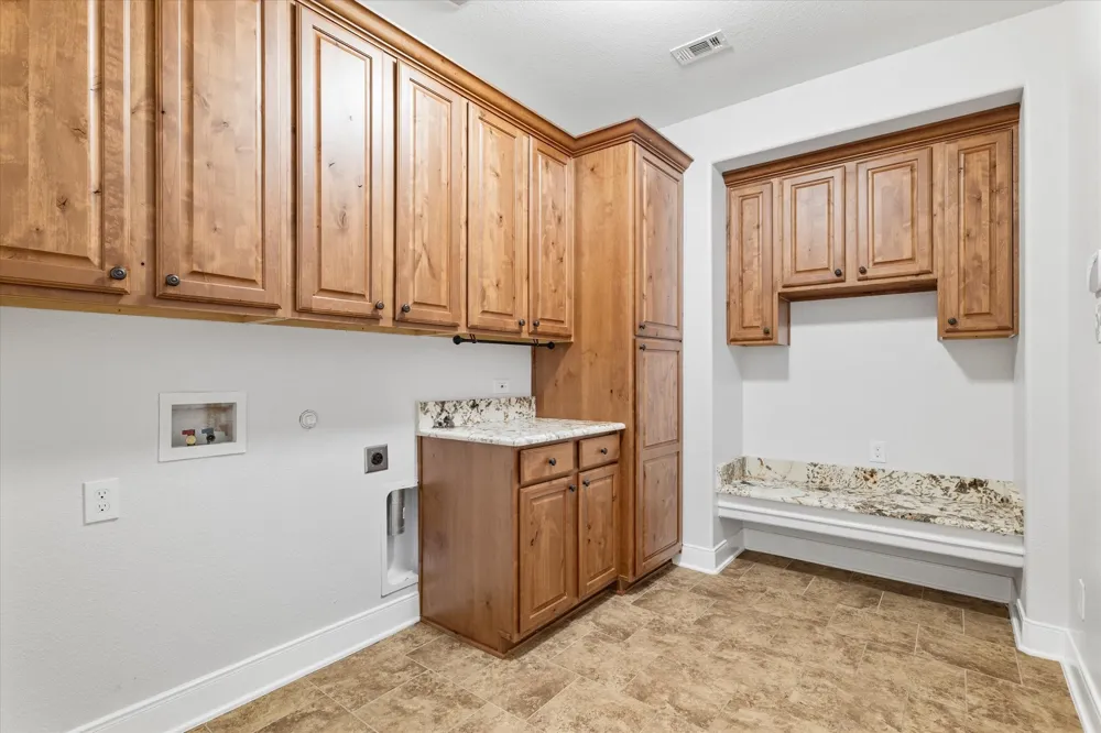 402 Parkway Drive Alvarado, TX 76009