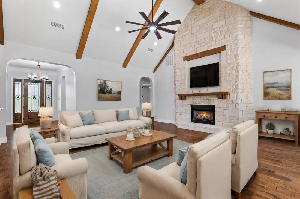 402 Parkway Drive Alvarado, TX 76009