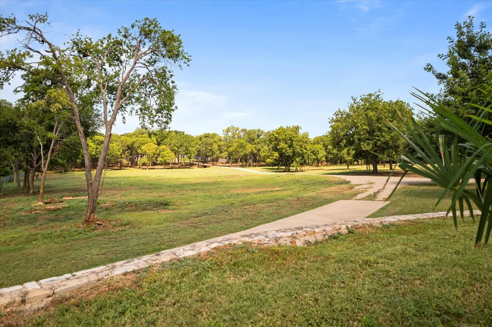 402 Parkway Drive Alvarado, TX 76009