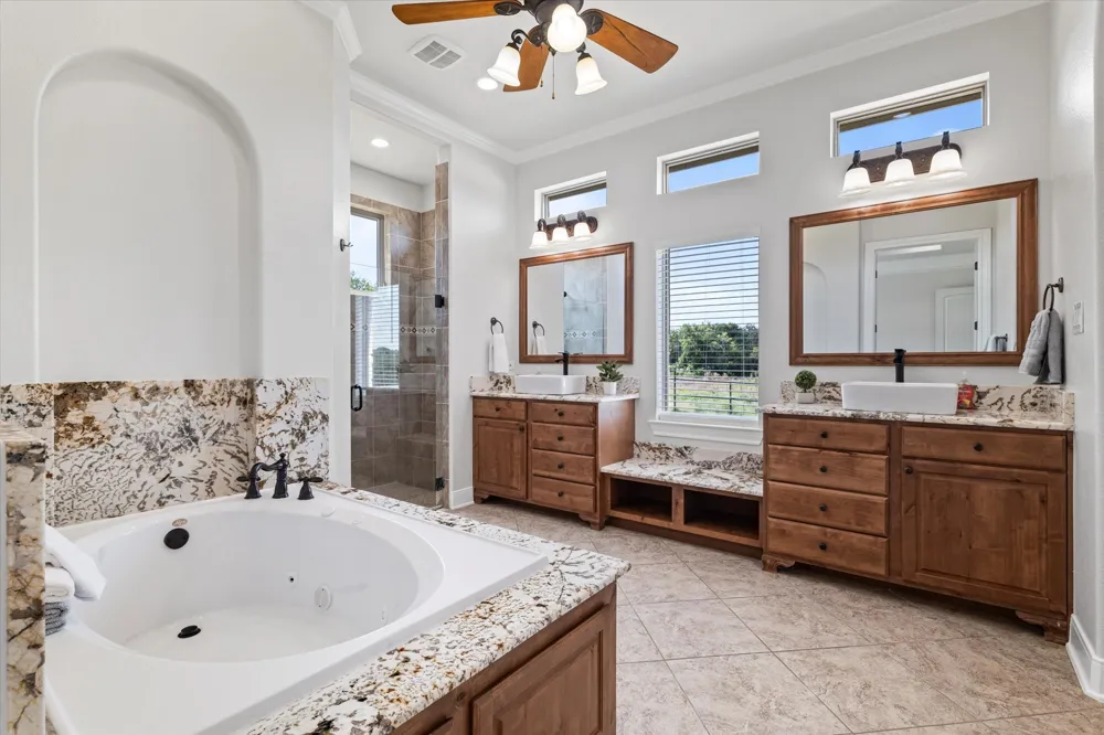 402 Parkway Drive Alvarado, TX 76009