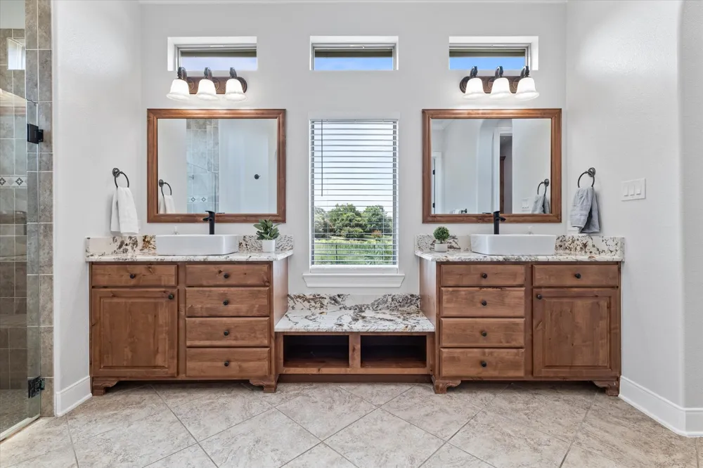 402 Parkway Drive Alvarado, TX 76009