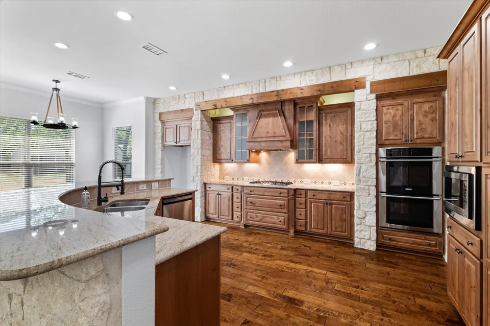 402 Parkway Drive Alvarado, TX 76009