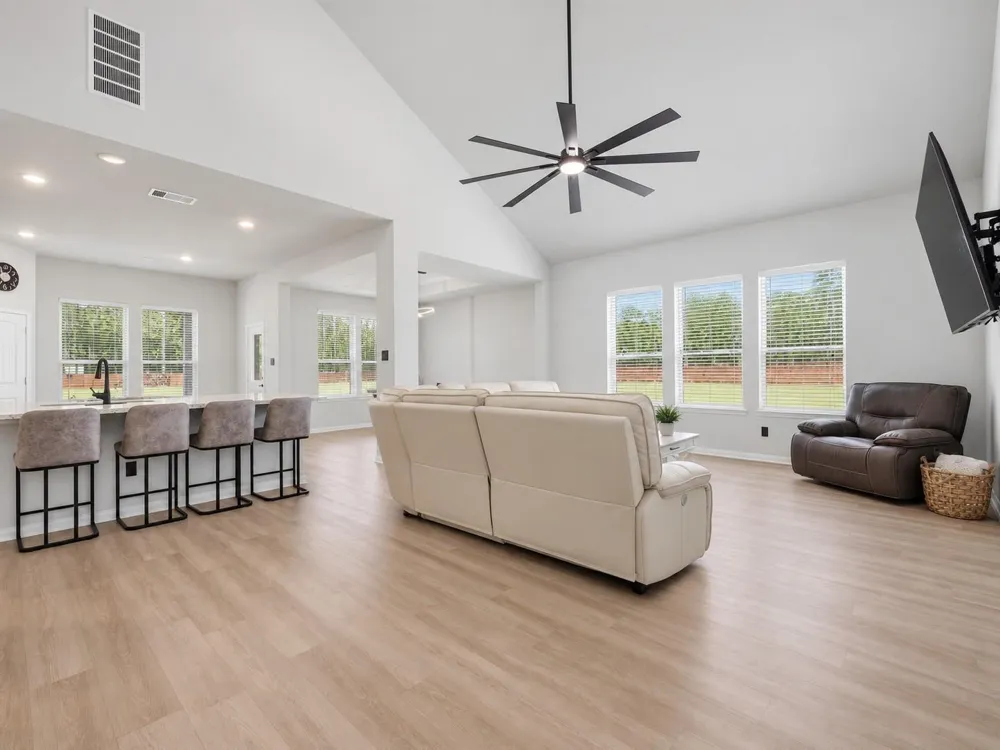 1563 Road 66114 Dayton, TX 77535