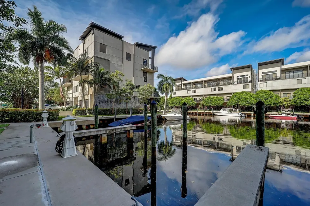 173 SE 1ST CIRCLE Pompano Beach, FL 33060