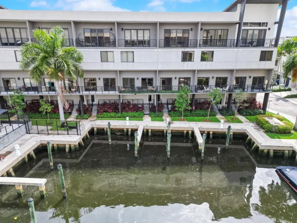 173 SE 1ST CIRCLE Pompano Beach, FL 33060