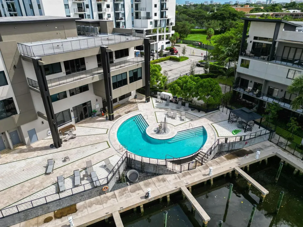 173 SE 1ST CIRCLE Pompano Beach, FL 33060