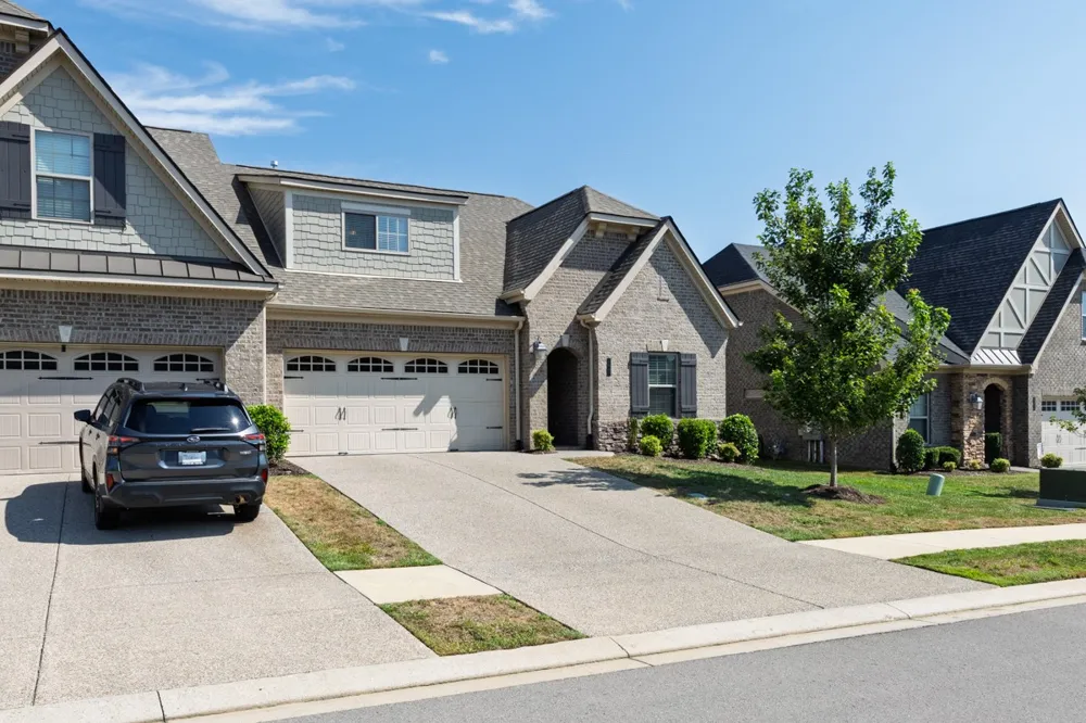 1048 Callaway Dr Lebanon, TN 37087