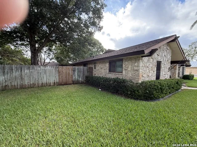 212 S 4th Stockdale, TX 78160