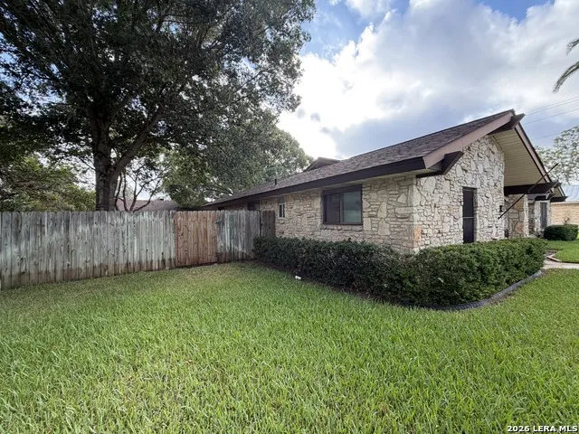 212 S 4th Stockdale, TX 78160