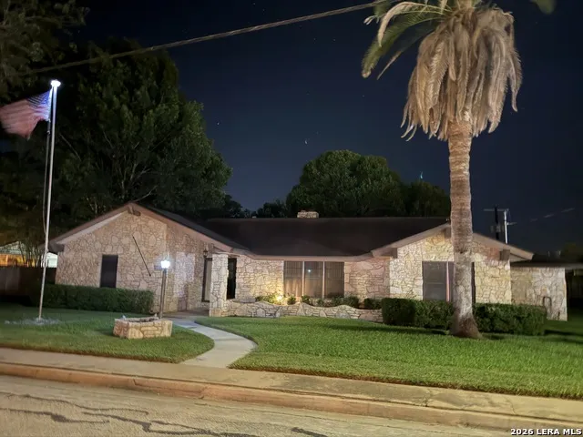 212 S 4th Stockdale, TX 78160