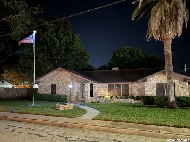 212 S 4th Stockdale, TX 78160
