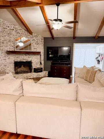 212 S 4th Stockdale, TX 78160