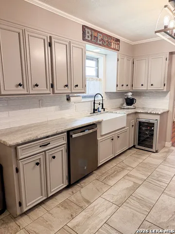 212 S 4th Stockdale, TX 78160