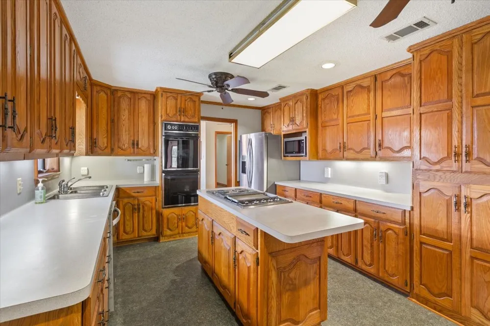 649 E US Highway 84 Fairfield, TX 75840