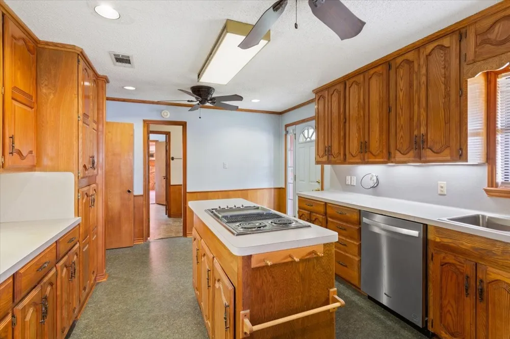 649 E US Highway 84 Fairfield, TX 75840