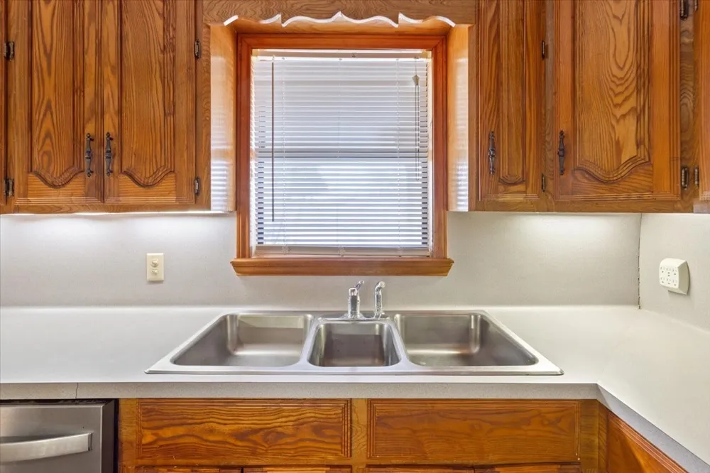 649 E US Highway 84 Fairfield, TX 75840