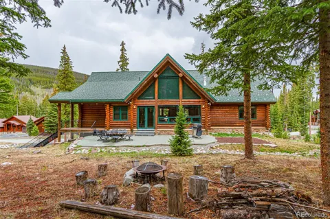905 Whispering Pines Circle