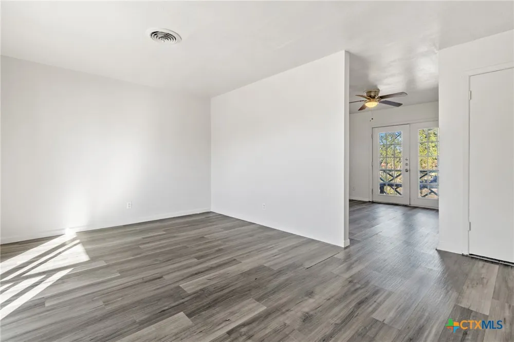 803 W Bryce Avenue Killeen, TX 76541