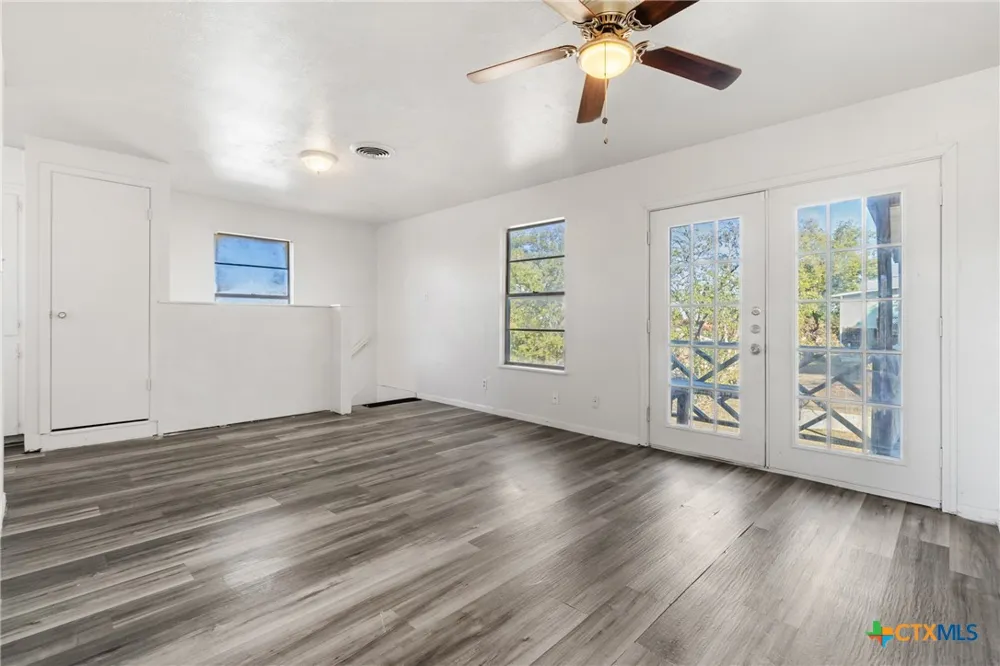 803 W Bryce Avenue Killeen, TX 76541