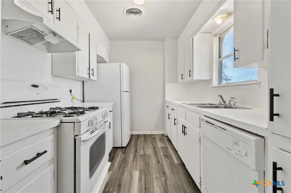 803 W Bryce Avenue Killeen, TX 76541