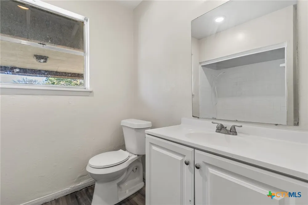 803 W Bryce Avenue Killeen, TX 76541