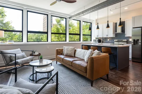 122 College Street #201