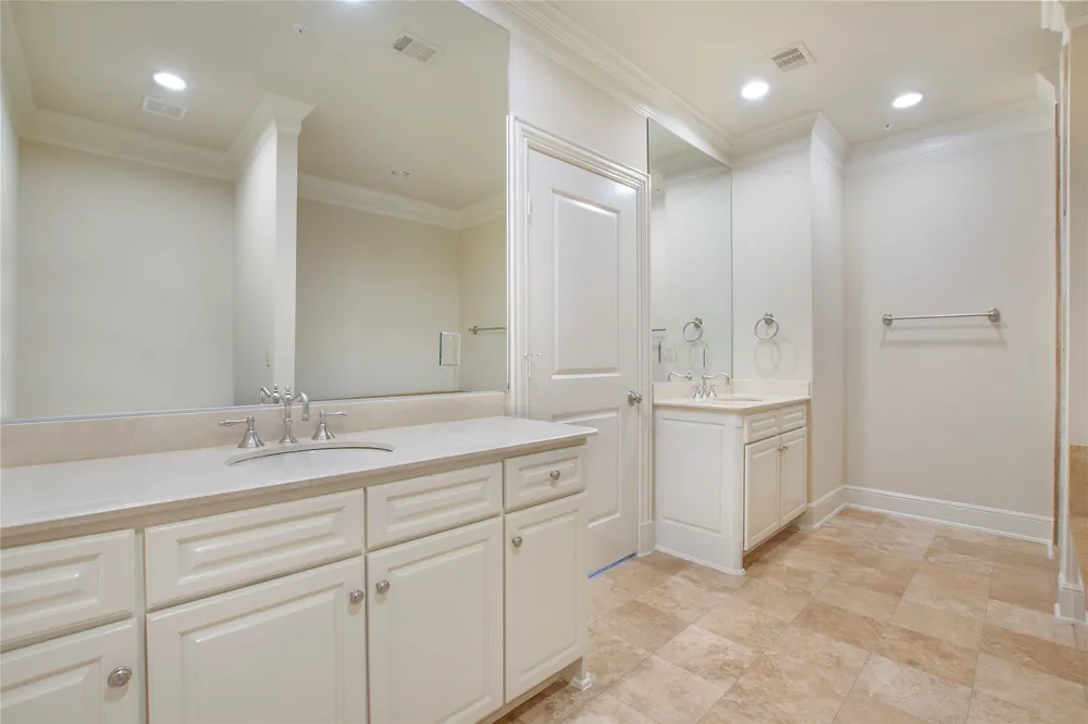 6425 Bandera Avenue #2E Dallas, TX 75225