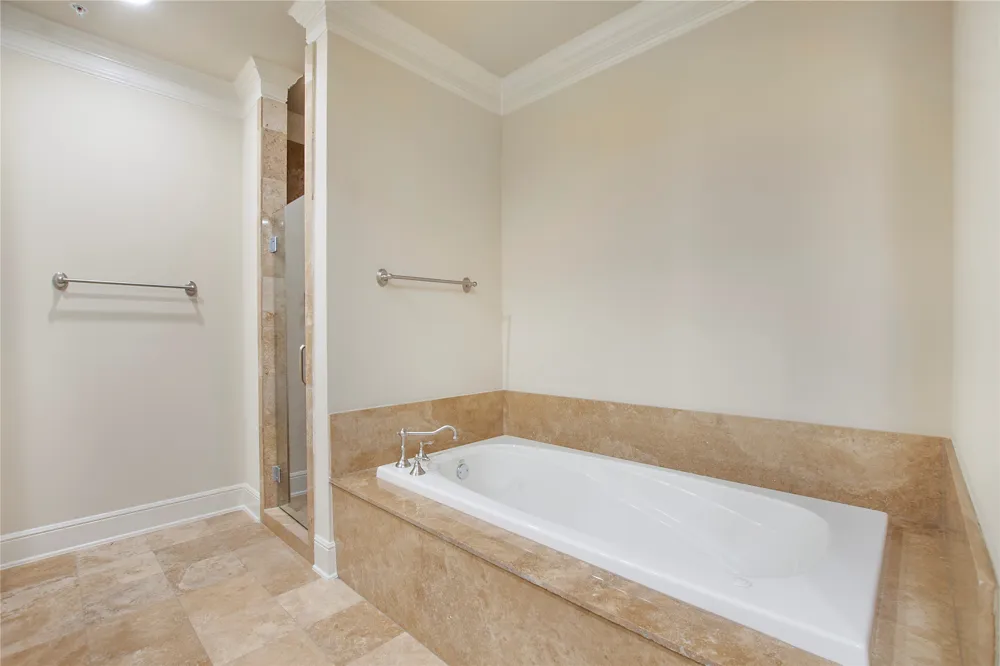 6425 Bandera Avenue #2E Dallas, TX 75225