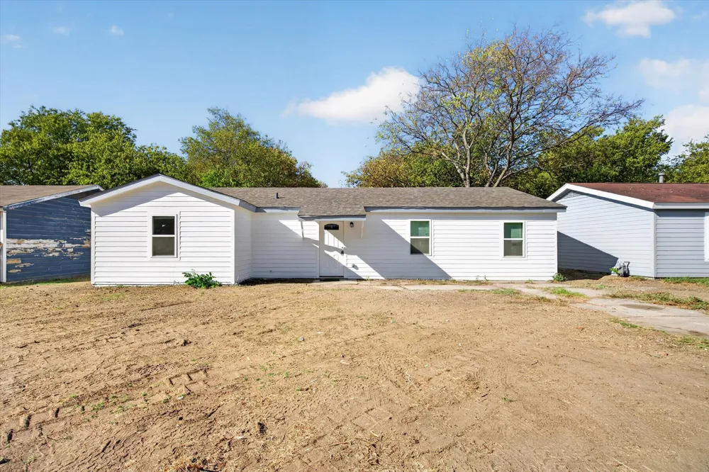 537 NW King Street Burleson, TX 76028