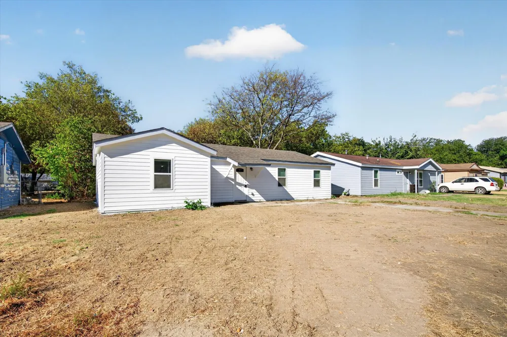 537 NW King Street Burleson, TX 76028