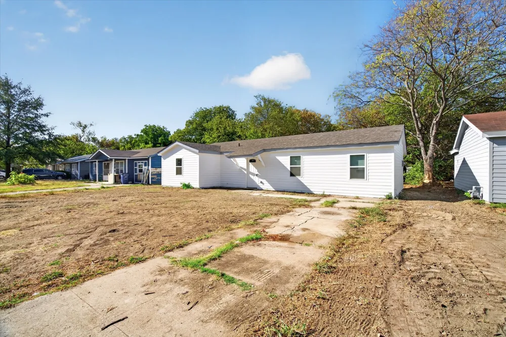 537 NW King Street Burleson, TX 76028