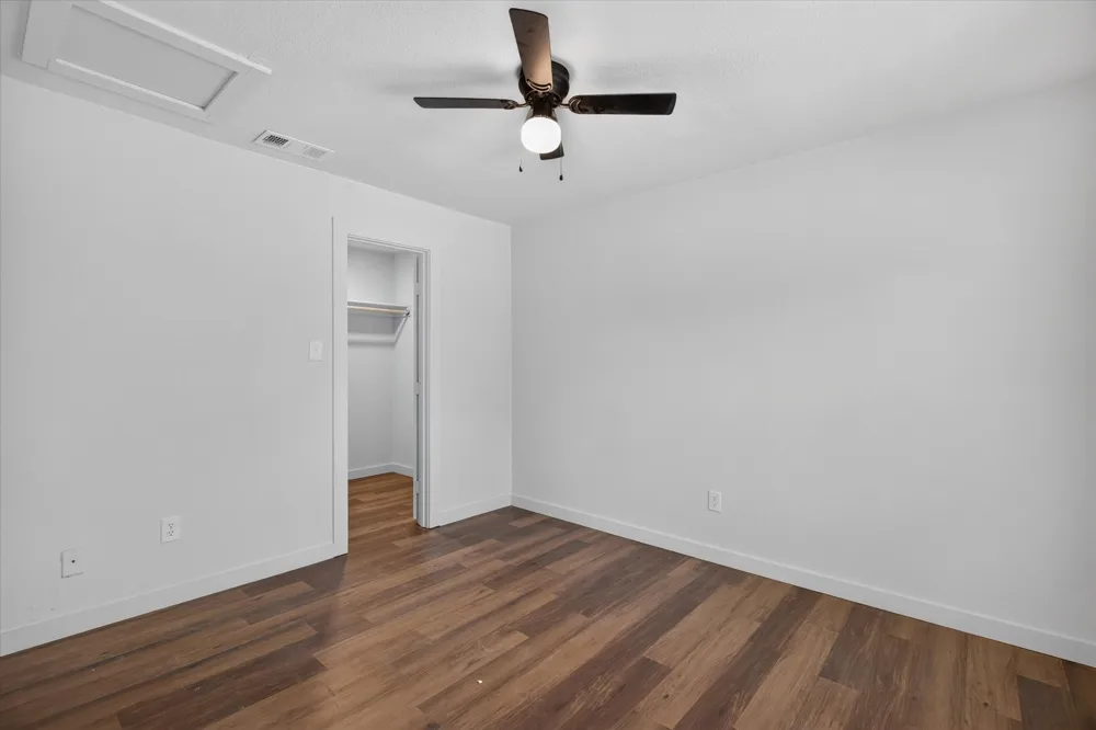 537 NW King Street Burleson, TX 76028