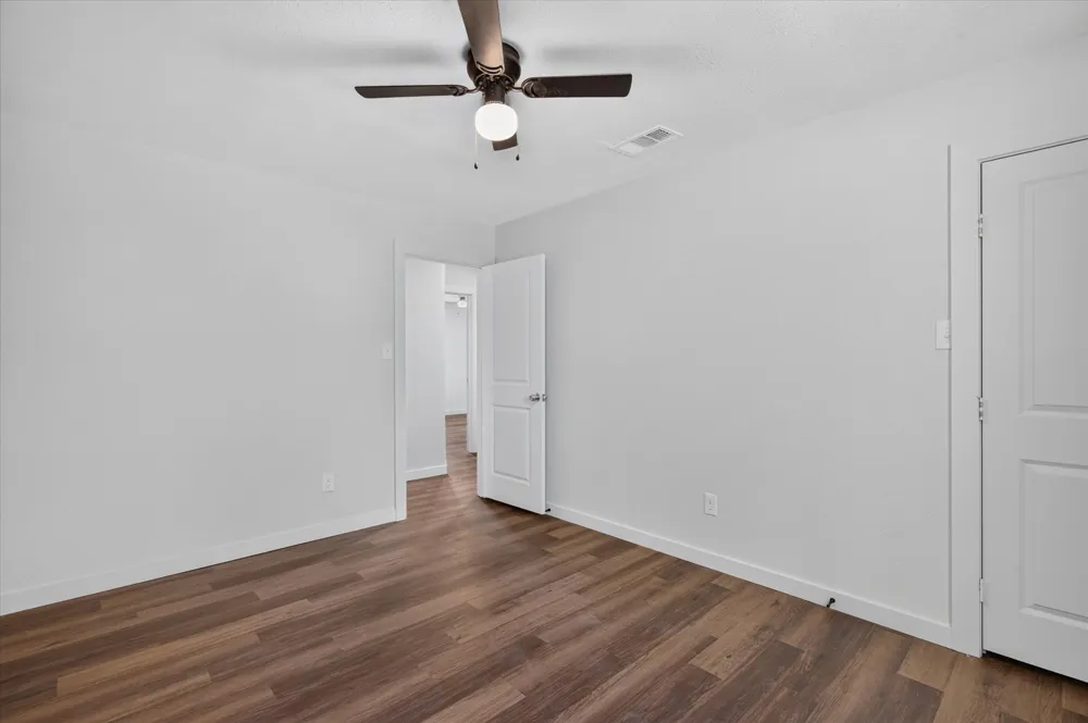 537 NW King Street Burleson, TX 76028