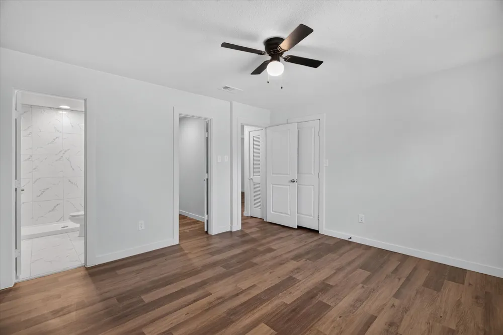 537 NW King Street Burleson, TX 76028