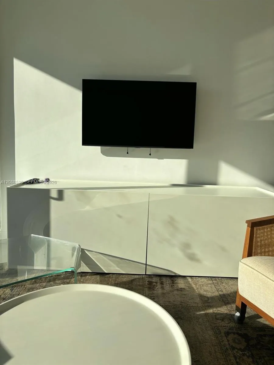 465 Brickell Ave #804 Miami, FL 33131