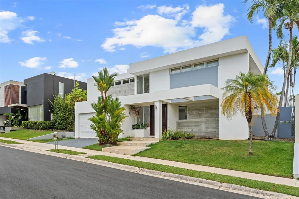 N-19 LOS GAVILANES Guaynabo, PR 00969