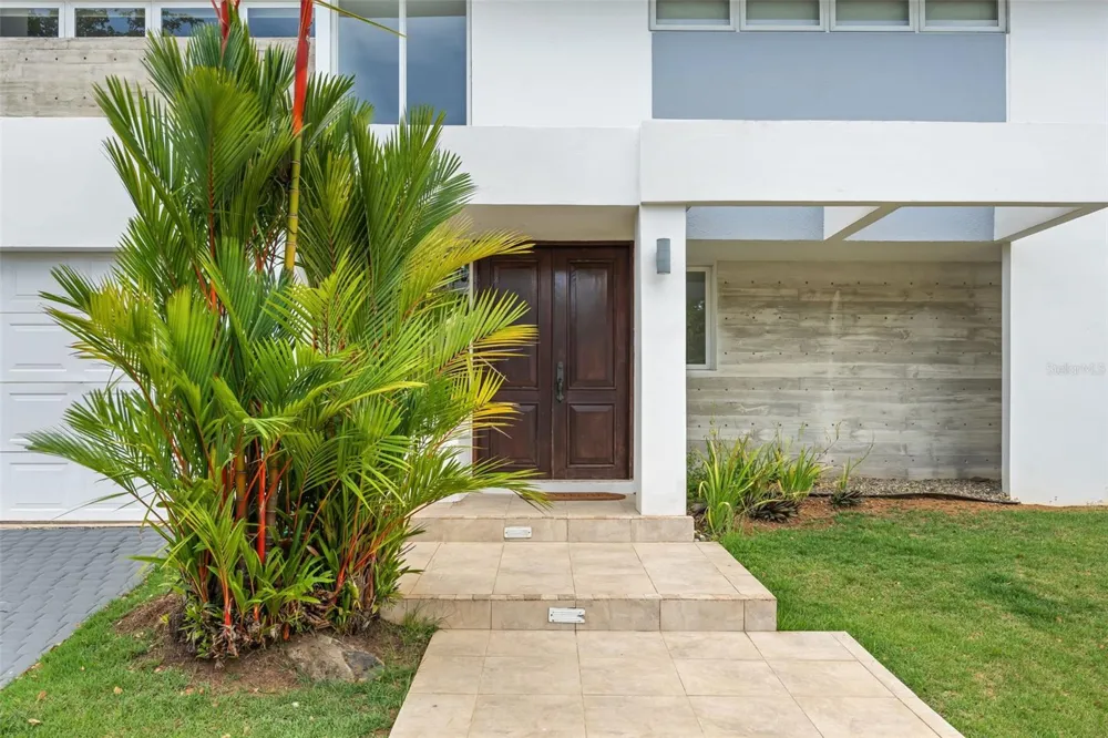 N-19 LOS GAVILANES Guaynabo, PR 00969