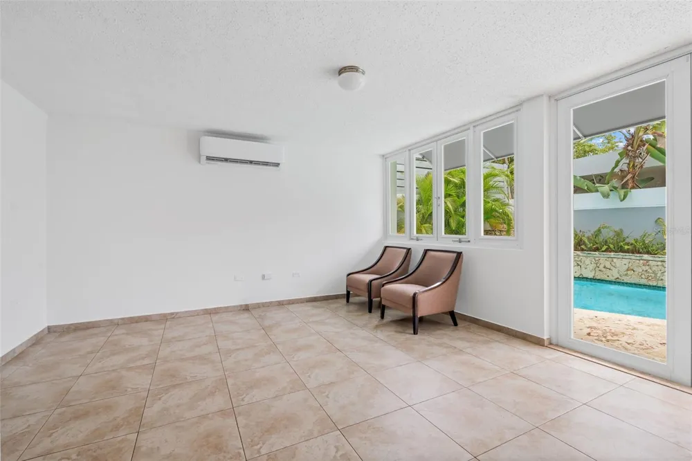 N-19 LOS GAVILANES Guaynabo, PR 00969