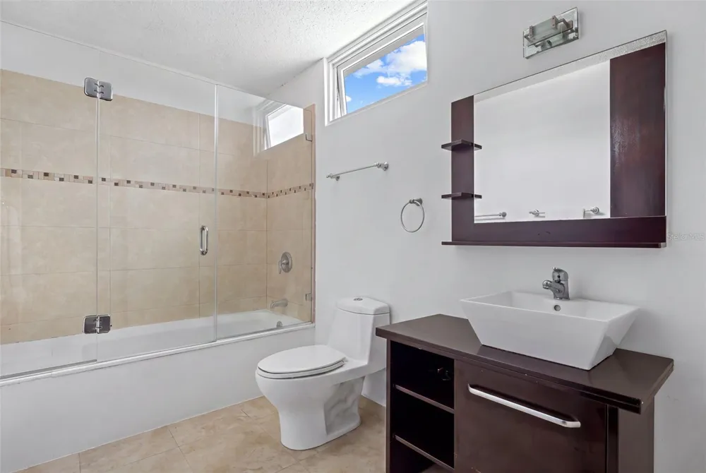 N-19 LOS GAVILANES Guaynabo, PR 00969