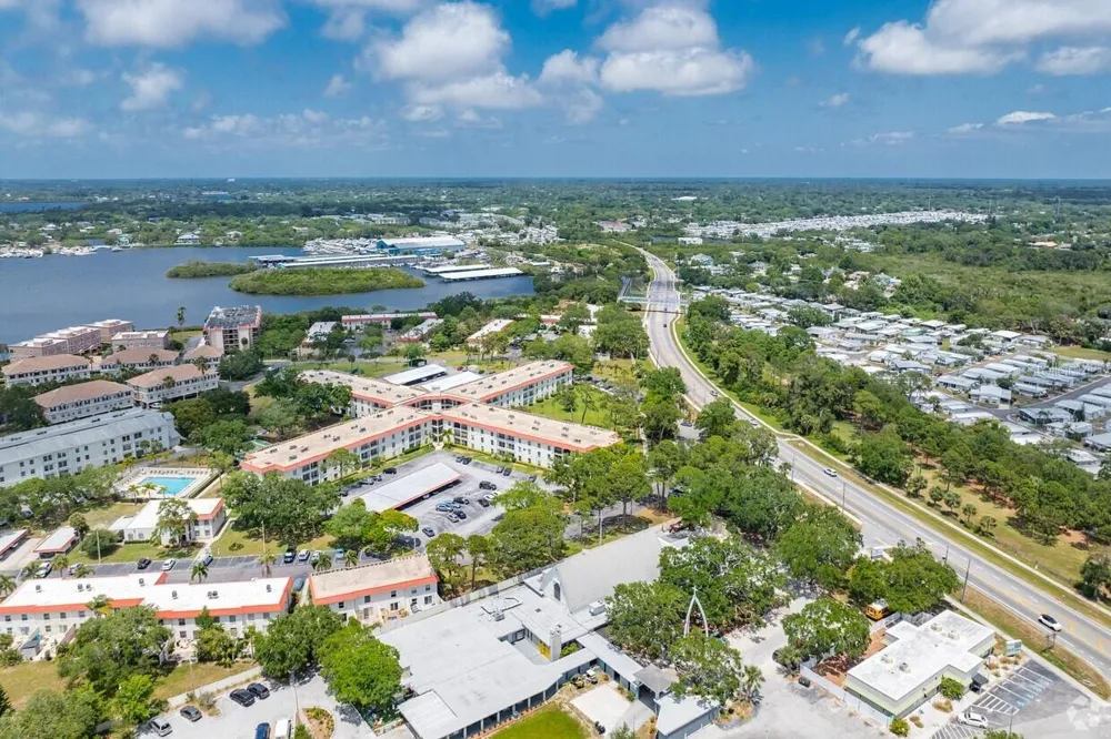 2700 BAYSHORE BOULEVARD #2308 Dunedin, FL 34698