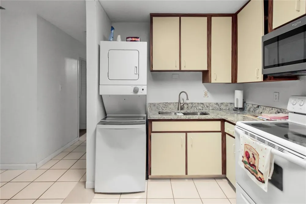 2700 BAYSHORE BOULEVARD #2308 Dunedin, FL 34698