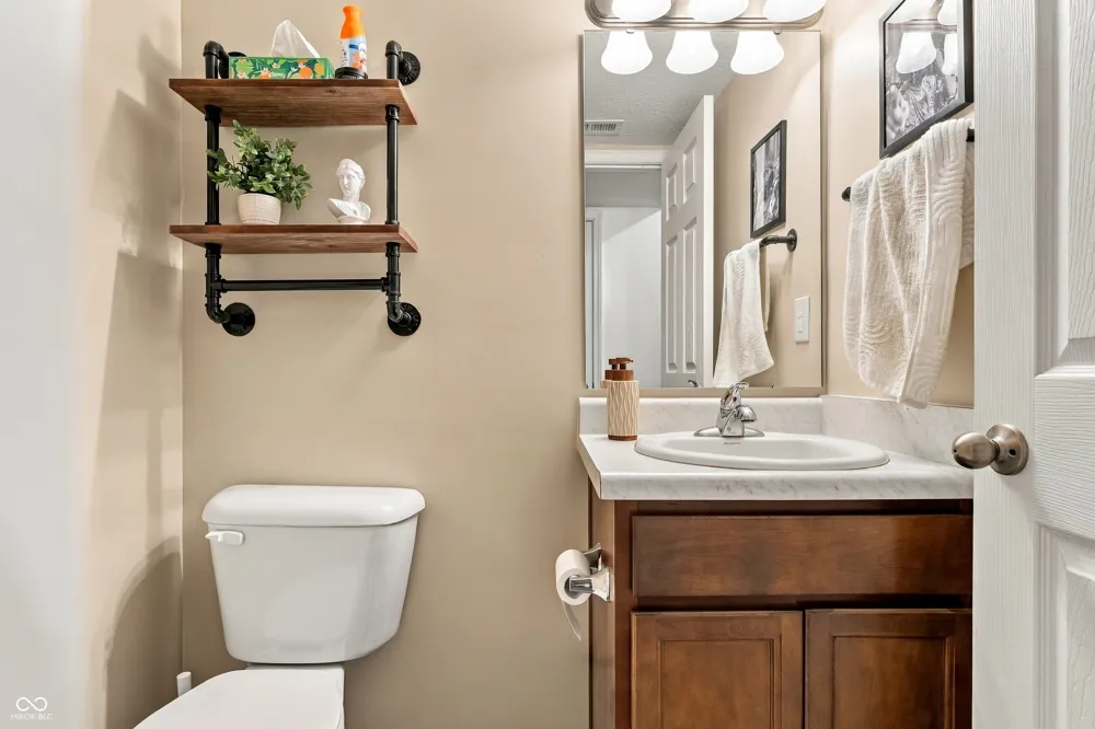 4398 Ashworth Lane Columbus, IN 47201