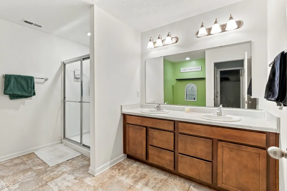 4398 Ashworth Lane Columbus, IN 47201