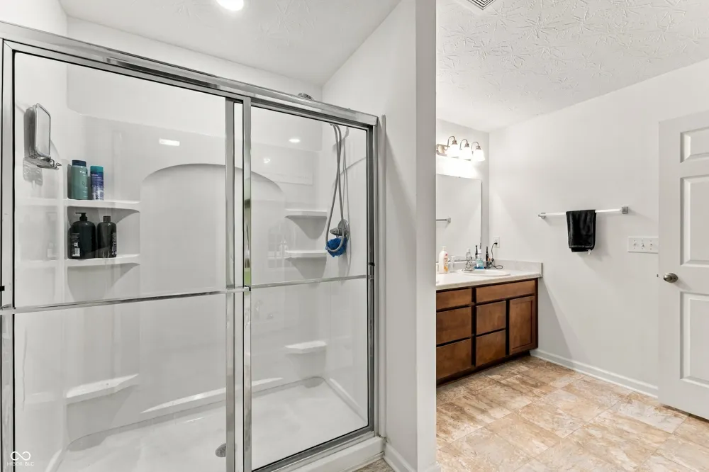 4398 Ashworth Lane Columbus, IN 47201