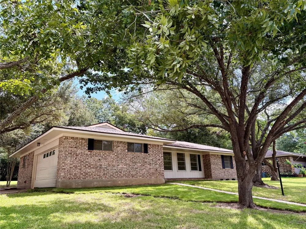 1801 Beazley Street Brenham, TX 77833