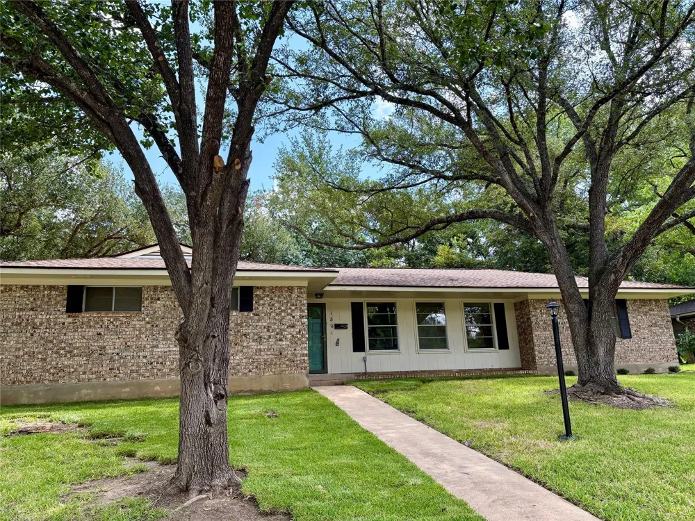 1801 Beazley Street Brenham, TX 77833