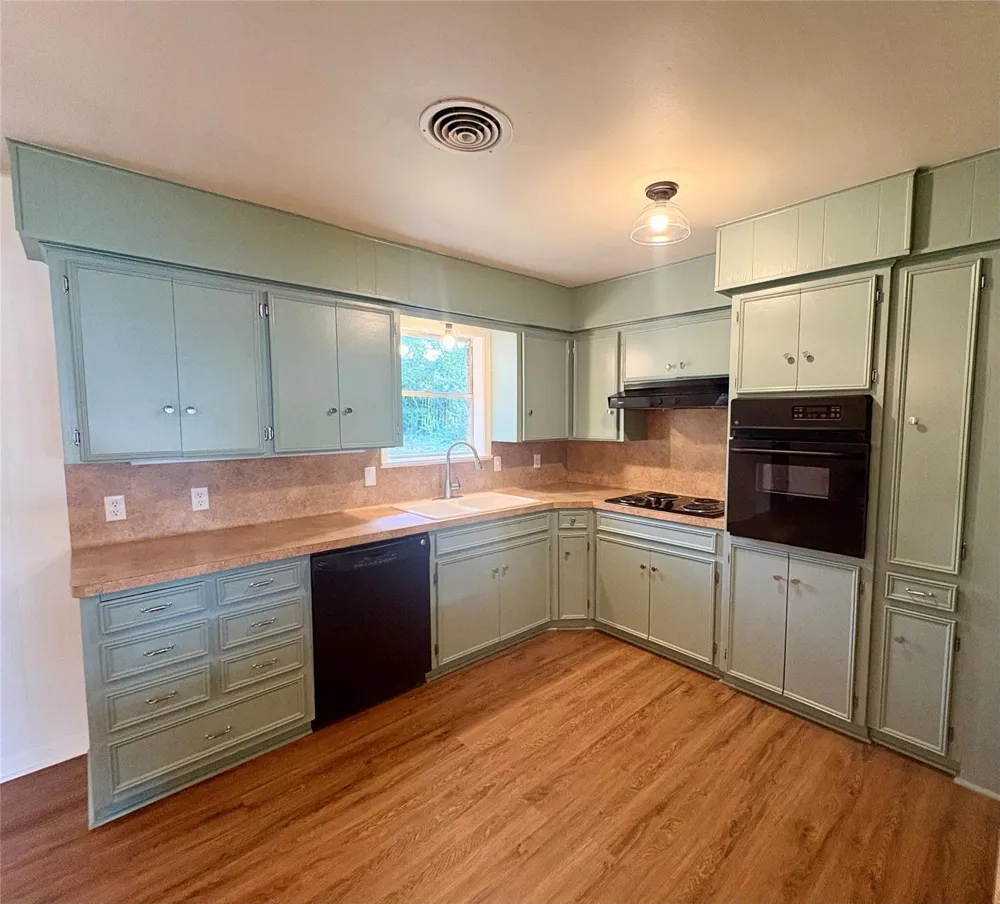 1801 Beazley Street Brenham, TX 77833